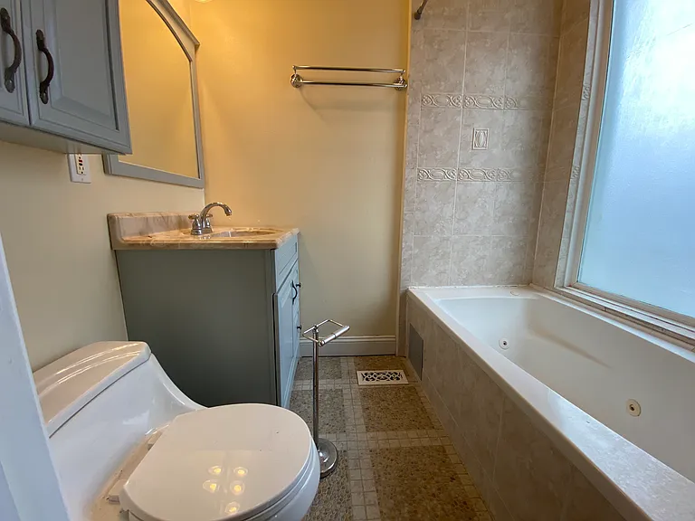 1122 K St NE — Photo 25