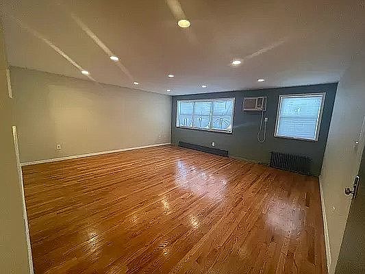 4th image of 30-33 30th St #1A