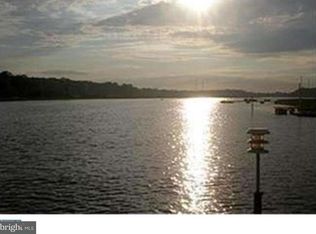 1027 Harbour Dr, Palmyra, NJ