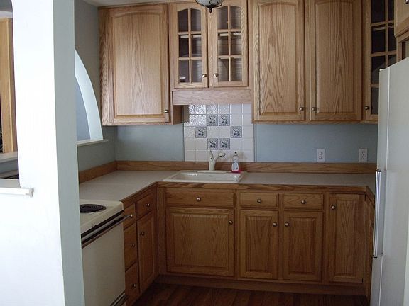 2nd image of 501 E Oak St