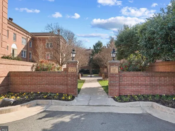 1209 N Pitt St APT 1B, Alexandria, VA 22314