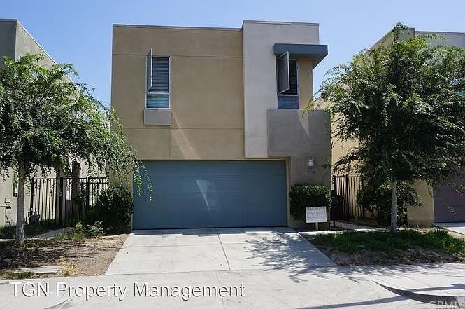 2327 Santa Ana S, Los Angeles, CA 90059 | Zillow