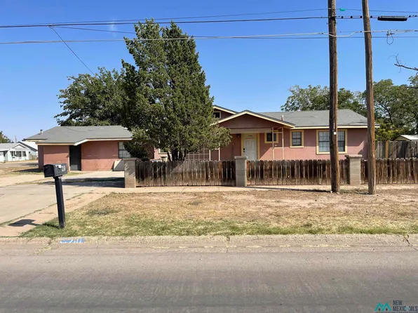 210 N Maple St, Carlsbad, NM 88220