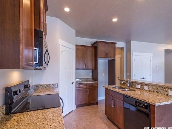 5th image of 483 E Windy Garden Ln