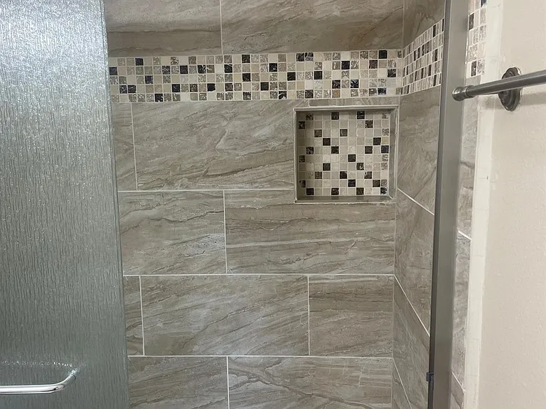 400 W 35th St #202 — Photo 12