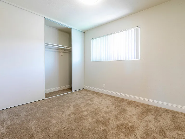 Bedroom w/ Spacious Closet