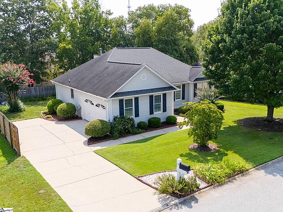 3rd image of 12 Fitzpatrick Ct