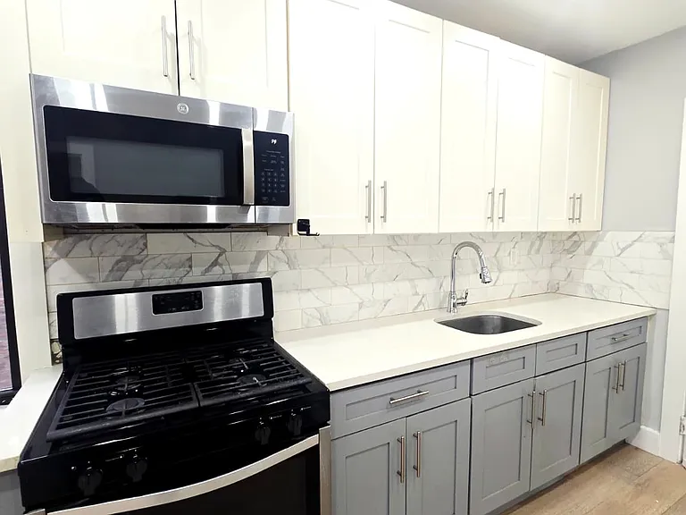 325 Avenue E #1B — Photo 2