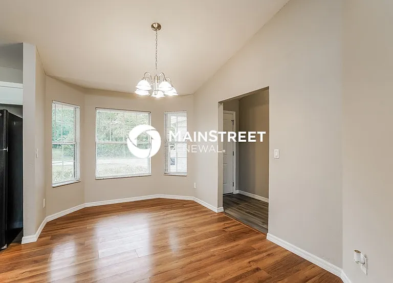 3748 NE 15th Pl — Photo 4
