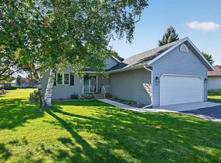 1258 Westbrook Cir, Alexandria, MN 56308