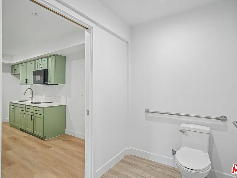 3221 W 71st St — Photo 12