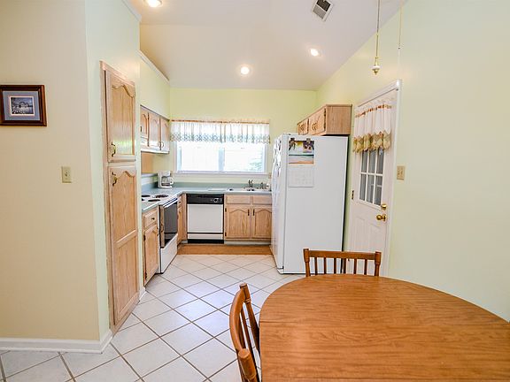 4th image of 8174 Timber Knoll Ln