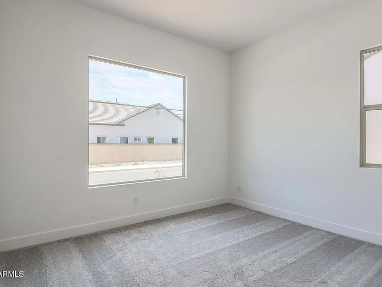 4670 N 212th Ave — Photo 10