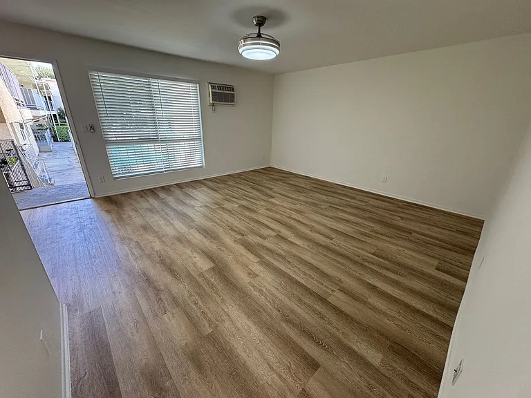 20317 Saticoy St — Photo 26