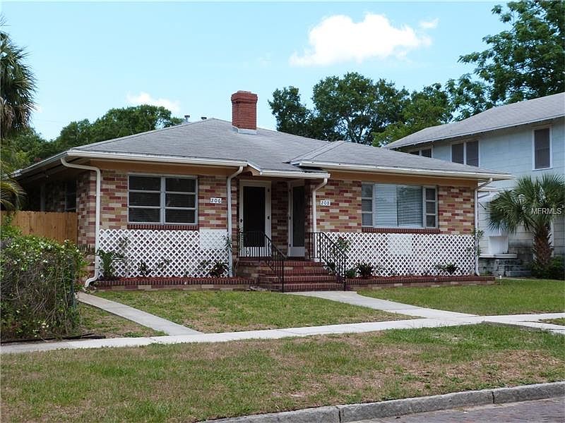 1st image of 208 12th Ave N #206
