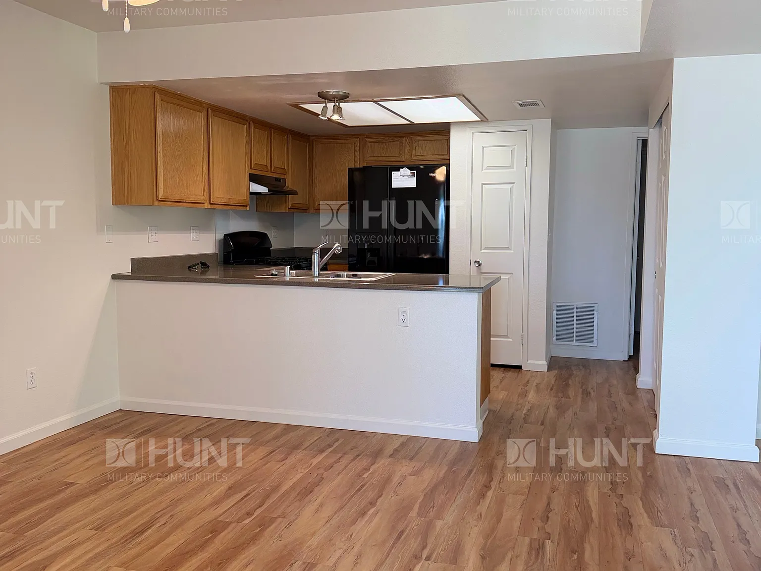 3 bed, 2.5 bath, 1740 sqft, $4,488 — Photo 3