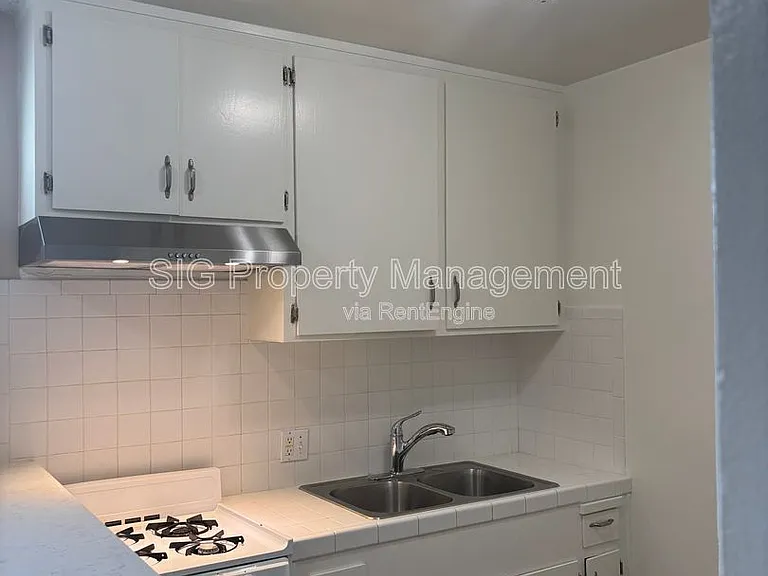 3104 Montrose Ave #6 — Photo 6