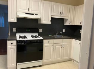 2 Devereaux St #1, Salem, MA 01970