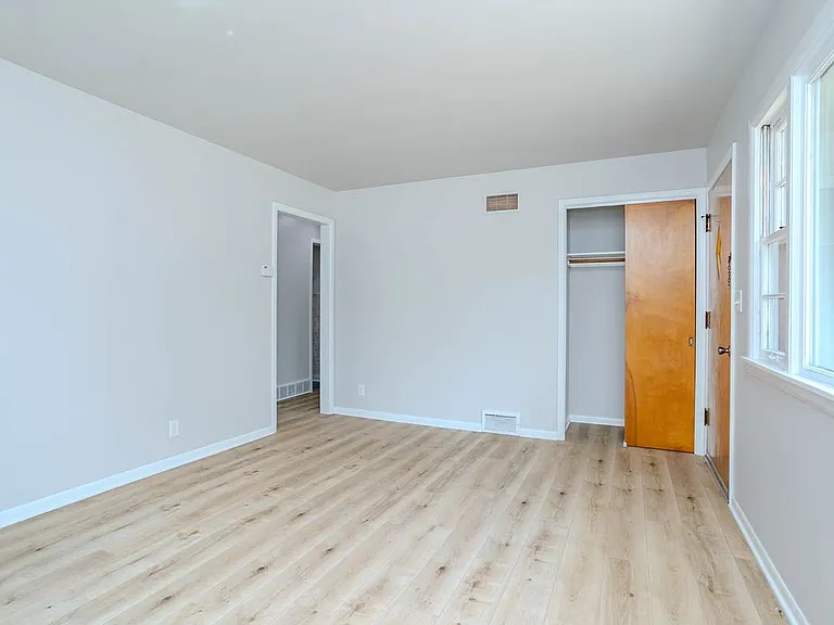 1710 Burek Ave — Photo 12