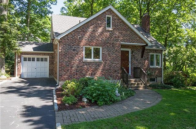 2nd image of 208 Oak Hill Dr
