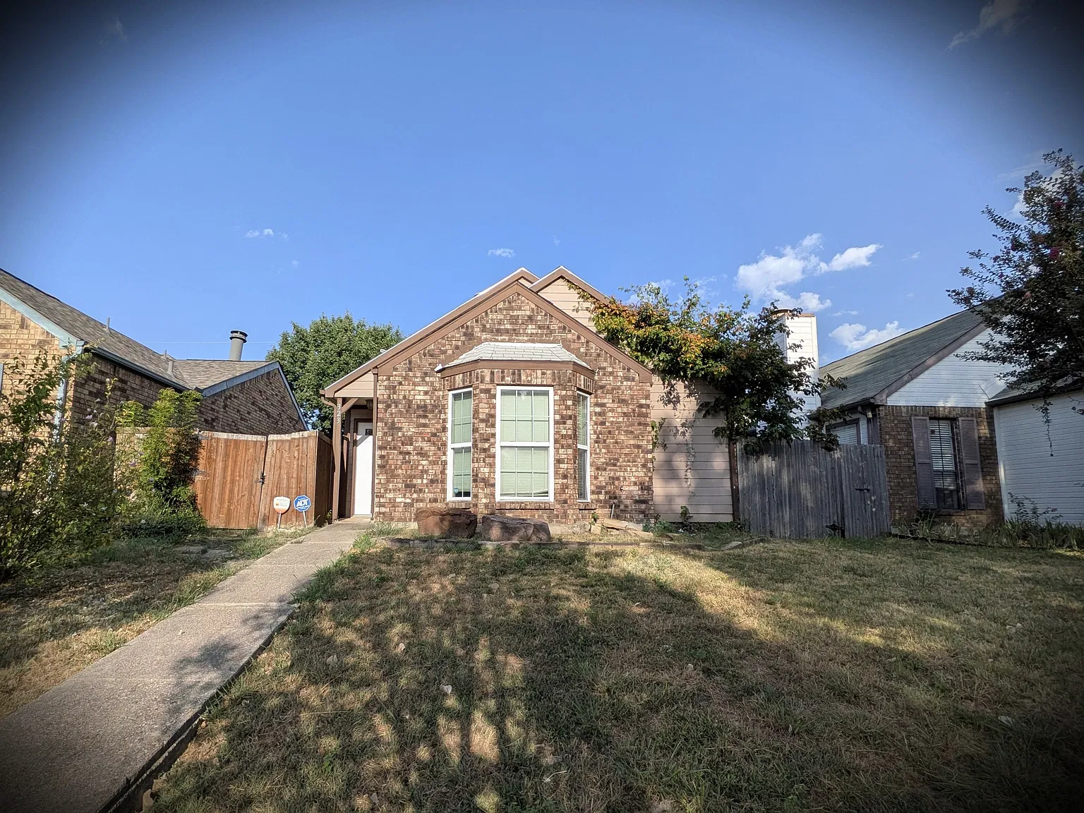 3 bed, 1396 sqft, $1,900 — Photo 4