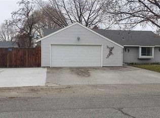 712 N 43rd Way, Pasco, WA 99301