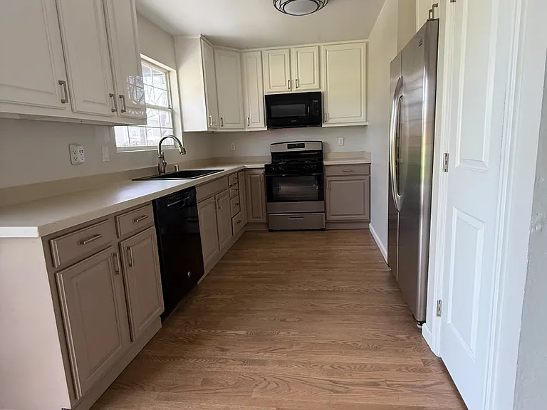 7547 Burnham Way — Photo 3
