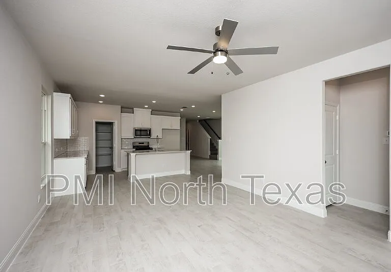 3006 Camellia St — Photo 12