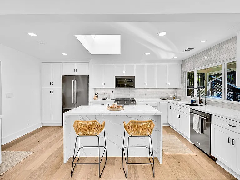1948 Sunset Dr — Photo 6