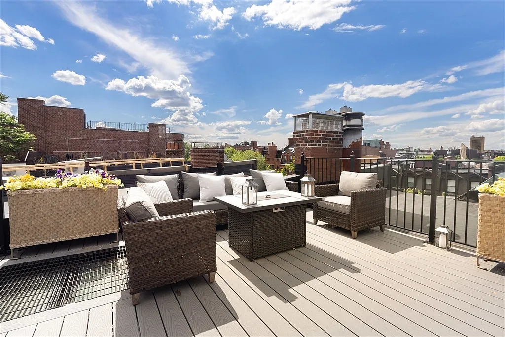 2 bed, 2.0 bath, 1305 sqft, $7,750 — Photo 3