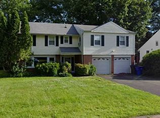 28 Brownleigh Rd, West Hartford, CT 06117