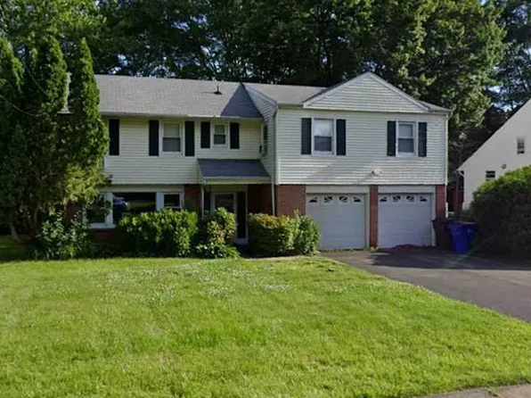 28 Brownleigh Rd, West Hartford, CT 06117
