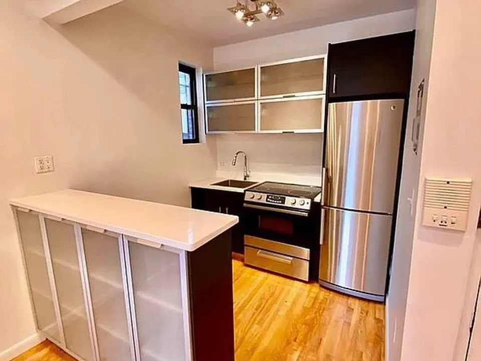 1683 1st Ave #4