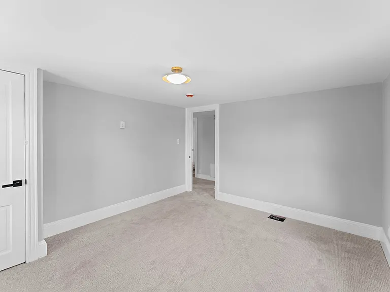 1101 Marne Hwy — Photo 11