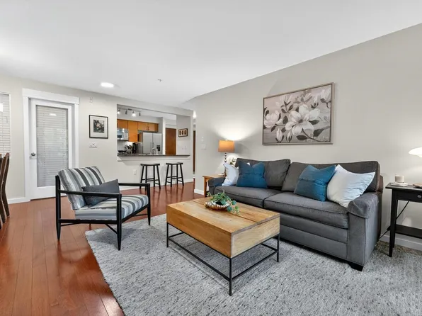 2096 W 46th Ave #206, Vancouver, BC V6M 2K9