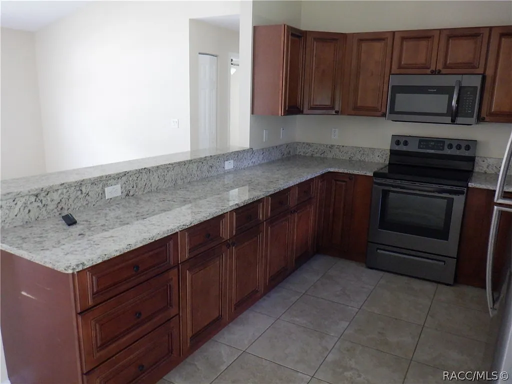3 bed, 1420 sqft, $1,650 — Photo 4