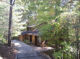 1593 Hampton Rd, Charleston, WV 25314