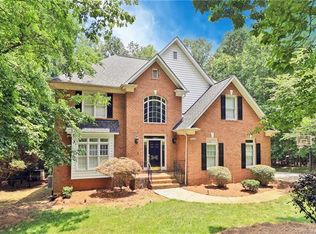 5634 Camelot Dr, Charlotte, NC 28270