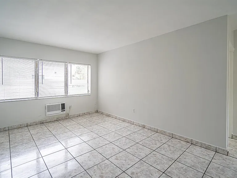 1190 71st St #6 — Photo 5