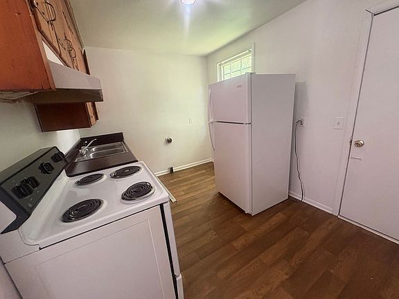 4th image of 1018 Curdwood Blvd