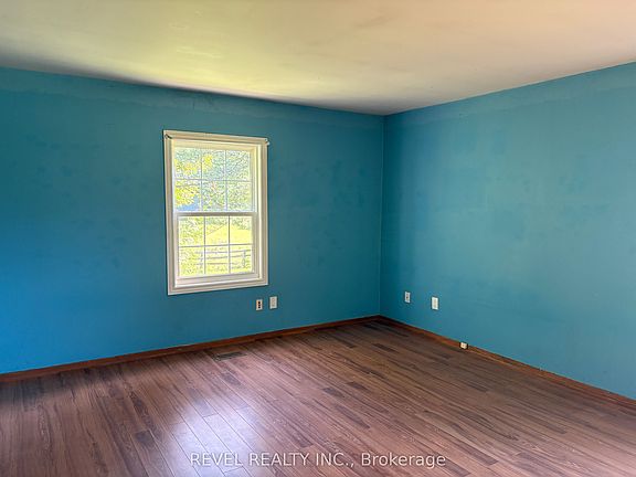 5th image of 247154 Side Road 5