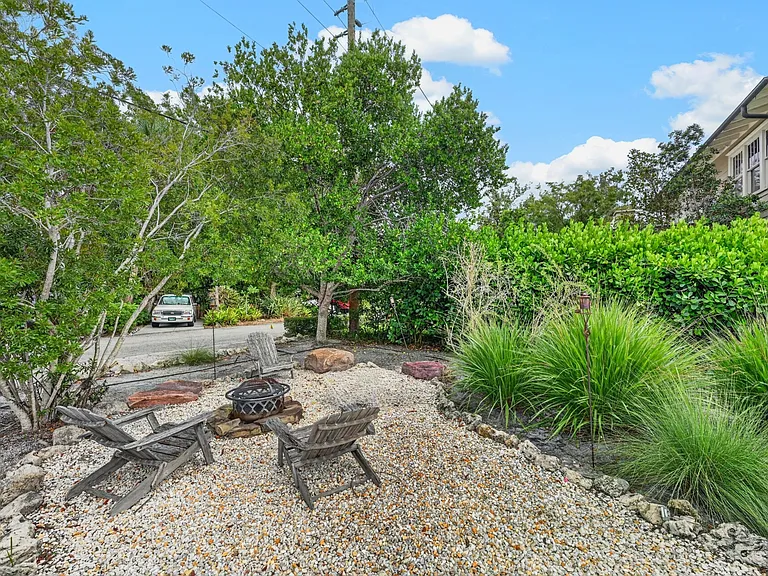 2475 Alameda Ave #B — Photo 35