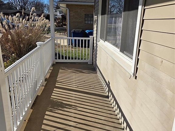 4th image of 3238 Wilshire Dr