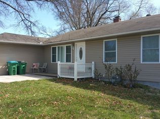 1021 NE Shady Lane Dr, Kansas City, MO 64118