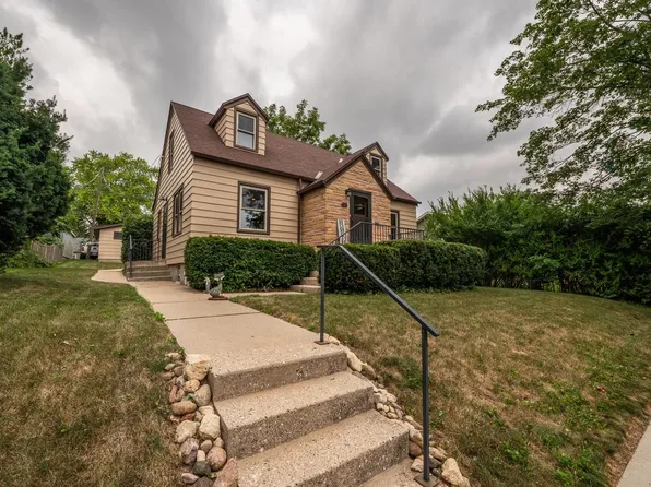 316 S 11th AVENUE, West Bend, WI 53095