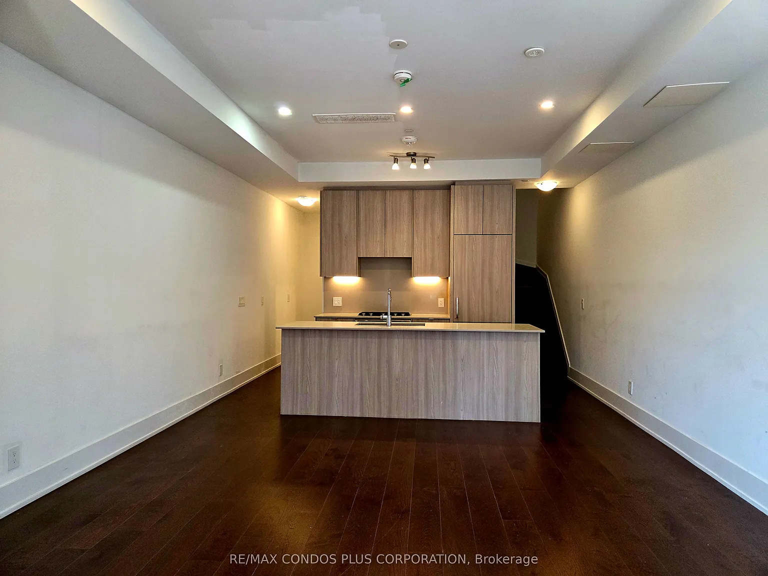 3 bed, $6,000 — Photo 3
