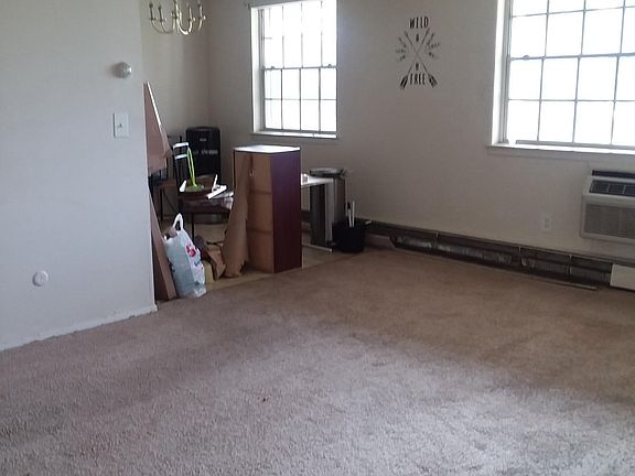 5th image of 6 On The Grn APT 4