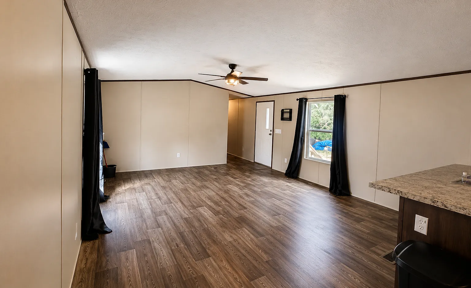 3 bed, 1140 sqft, $1,600 — Photo 2