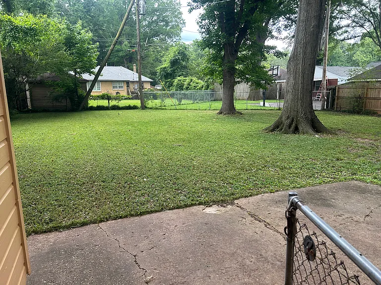 800 Berry Rd — Photo 26