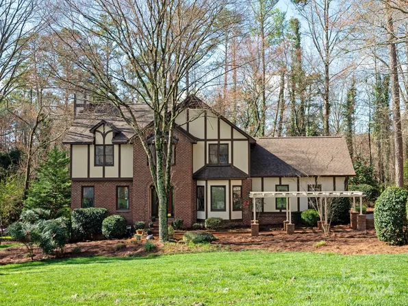 2324 Wedgewood Dr, Matthews, NC 28104